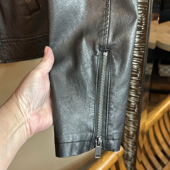 Universal Thread Target Black Non-leather Bomber Jacket Size Medium - Picture 5 of 6